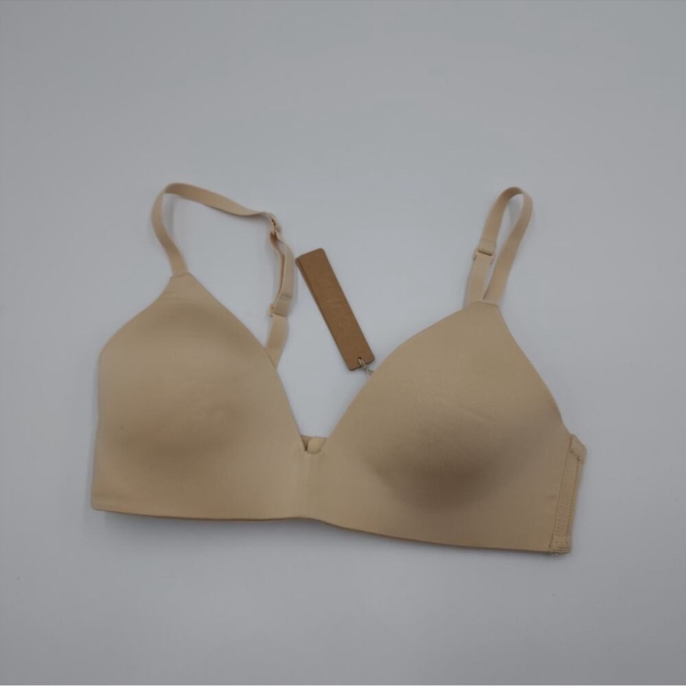 - SKIMS Wireless Form Lightly Lined Bra in Sand Size 34DD NWT (1889)